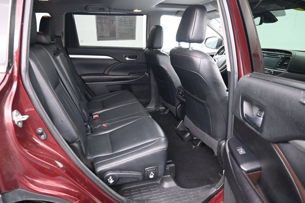 Used 2018 Toyota Highlander XLE AWD/4WD image 12