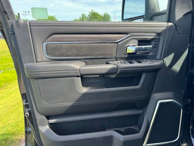 New 2026 RAM 2500 Laramie AWD/4WD image 8