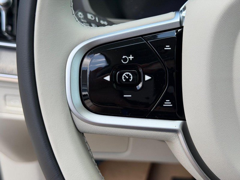 New 2026 Volvo XC90 T8 Ultra w/ Protection Package Premier AWD/4WD image 10