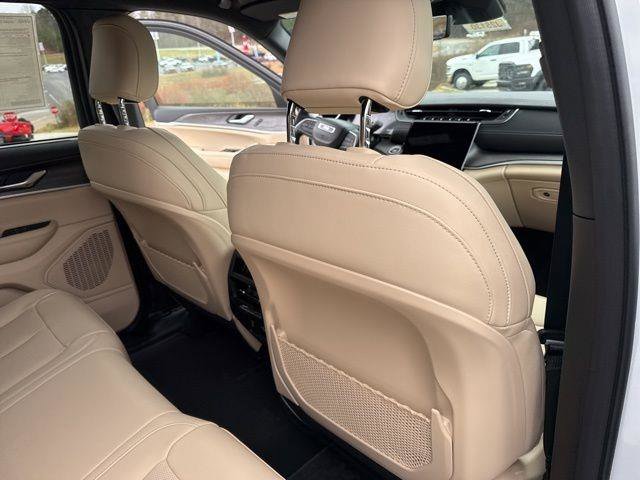 New 2025 Jeep Grand Cherokee Limited w/ Luxury Tech Group II image 31