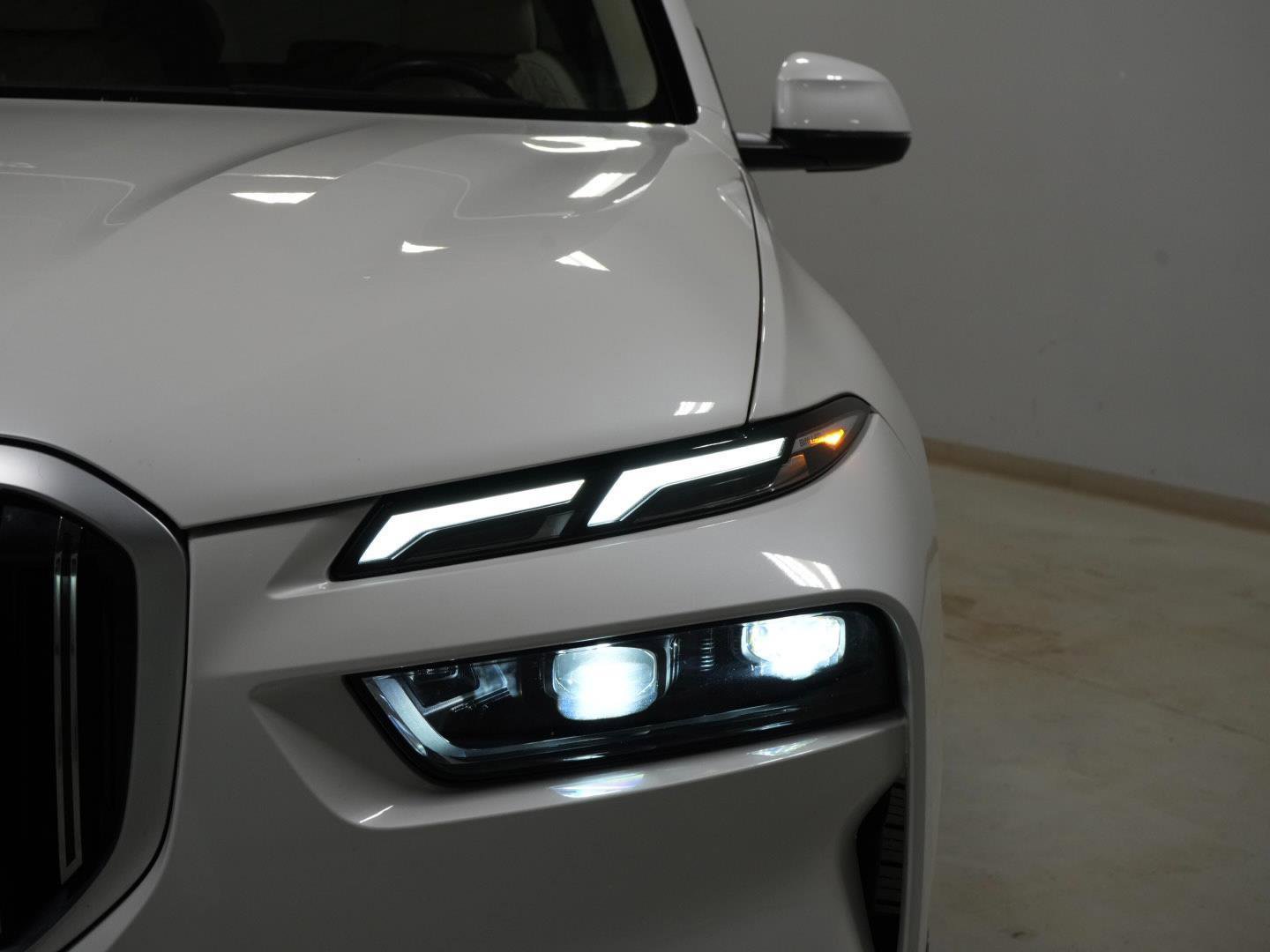 Certified 2024 BMW X7 xDrive40i w/ Executive Package image 41