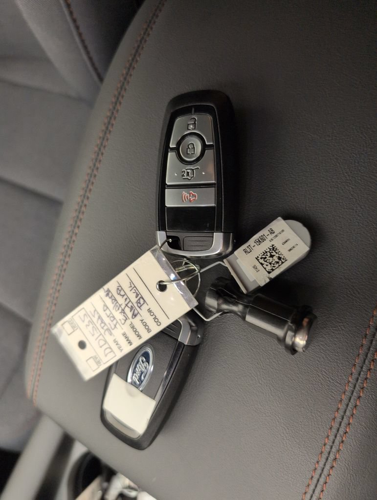 Used 2025 Ford Explorer Active RWD image 32