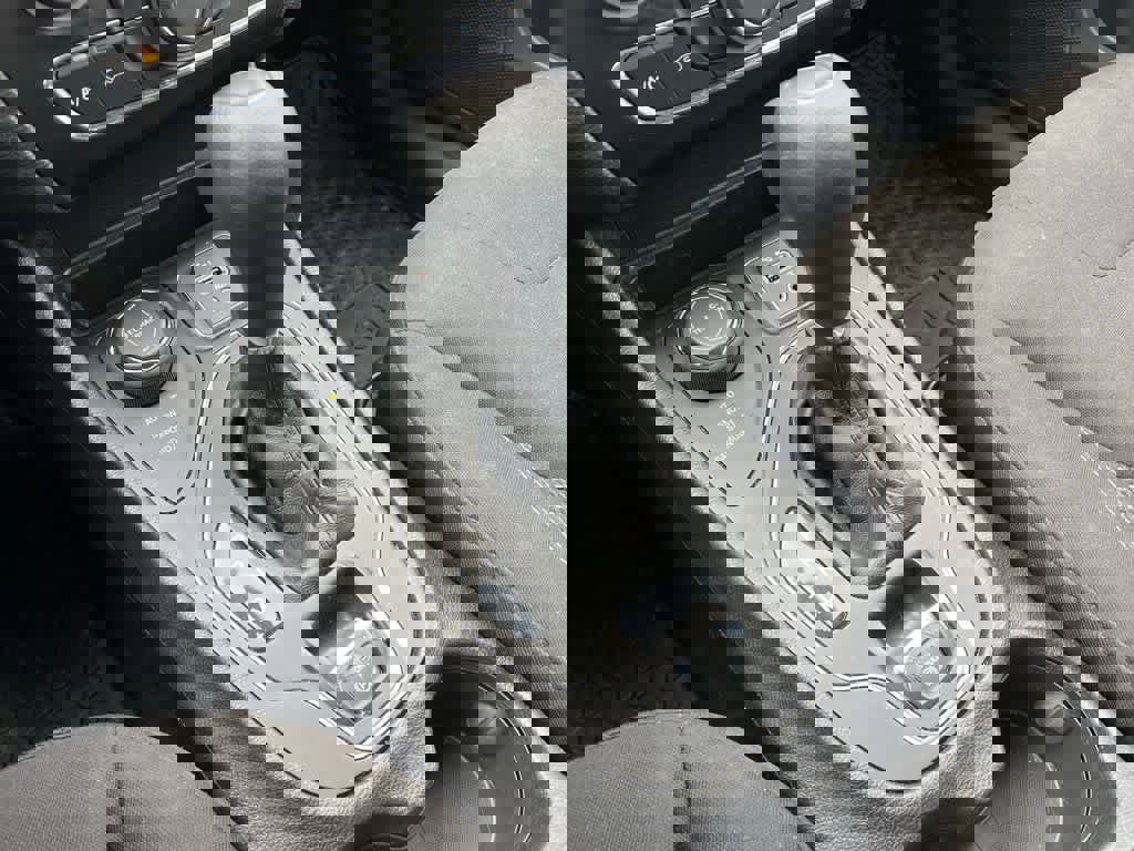 Used 2019 Jeep Cherokee Latitude w/ Cold Weather Group image 25