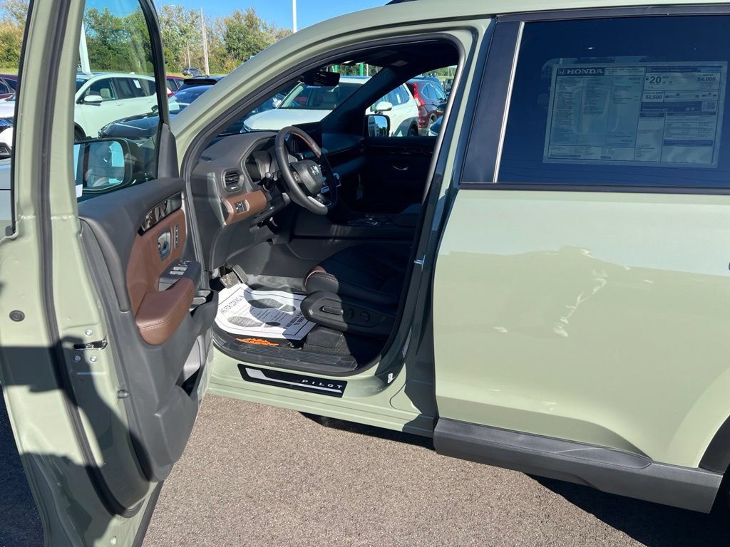 New 2026 Honda Pilot TrailSport image 9