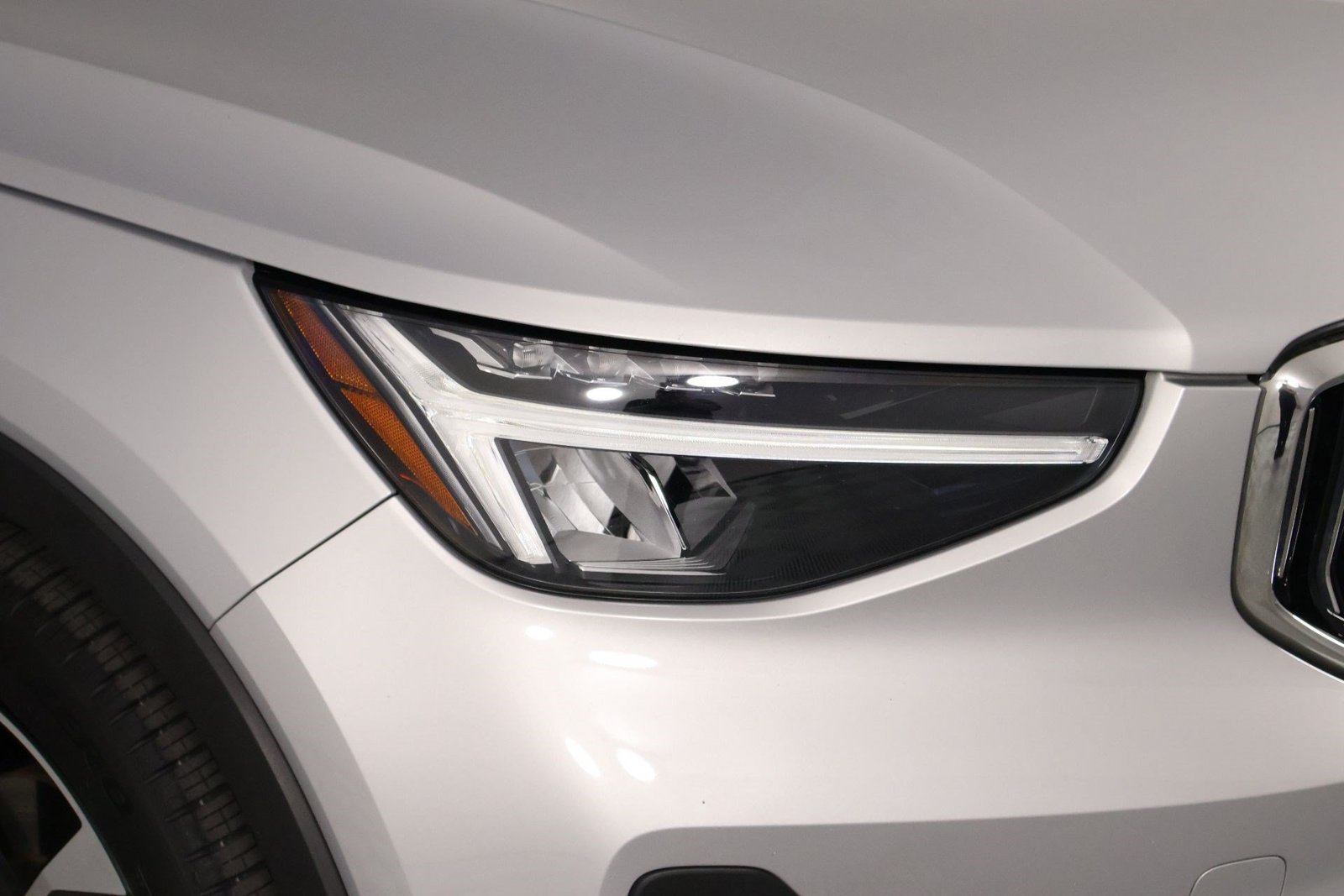 Certified 2023 Volvo XC40 B5 Ultimate w/ Protection Package Premier AWD/4WD image 26