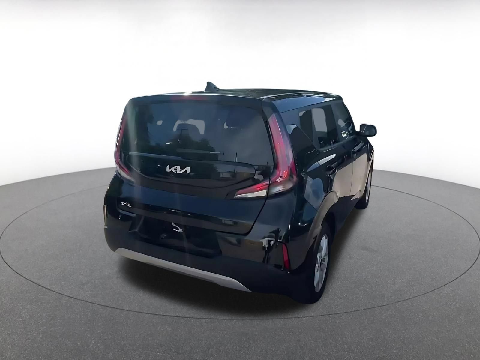 Used 2025 Kia Soul LX w/ LX Technology Package FWD image 13