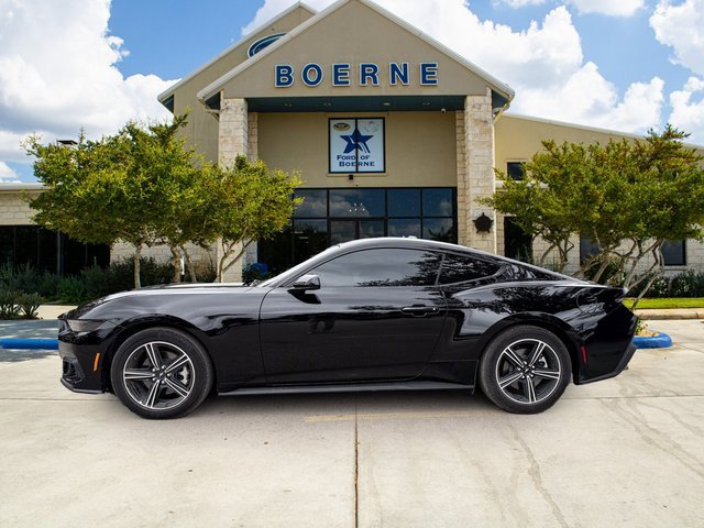 Used 2025 Ford Mustang EcoBoost image 2