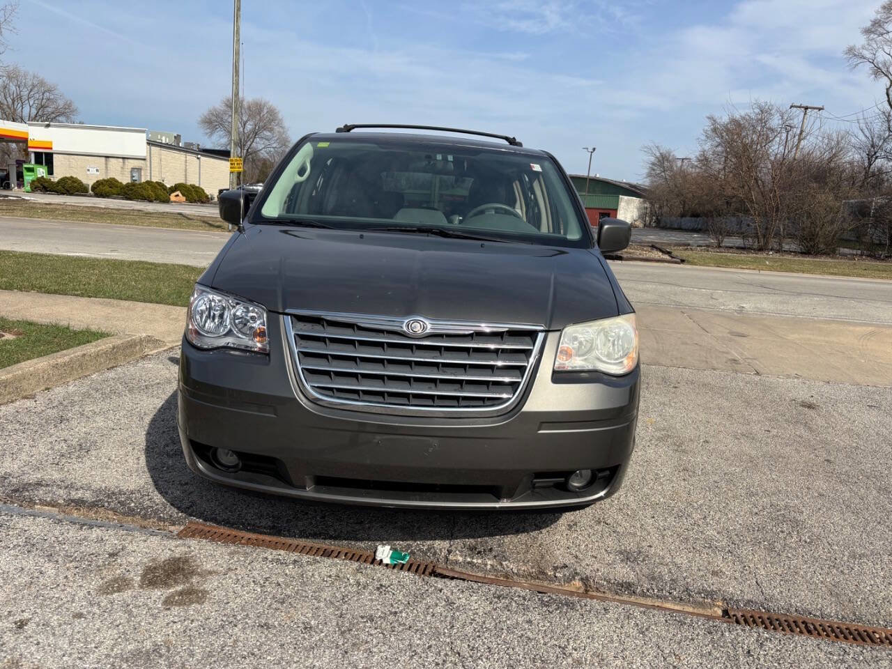 Used 2010 Chrysler Town & Country Touring image 16
