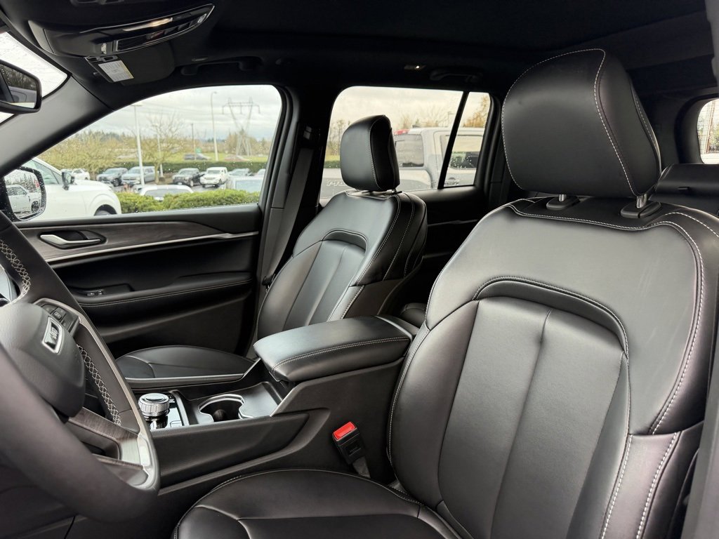 Used 2025 Jeep Grand Cherokee Limited 4xe w/ MOPAR Finishing Package image 15