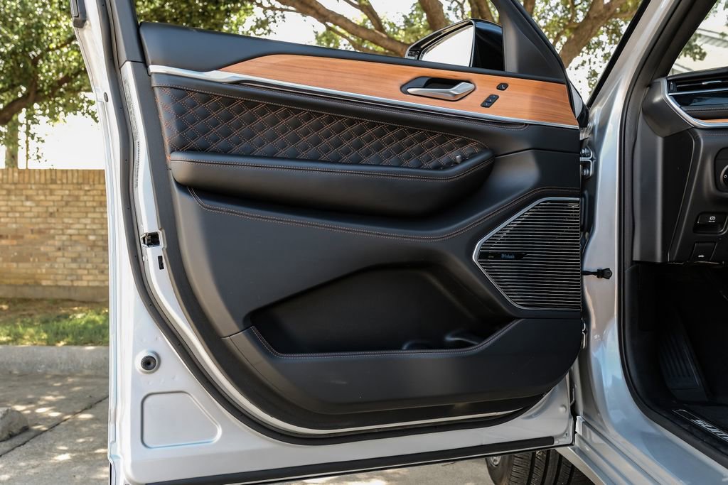 Used 2023 Jeep Grand Cherokee L Summit image 57