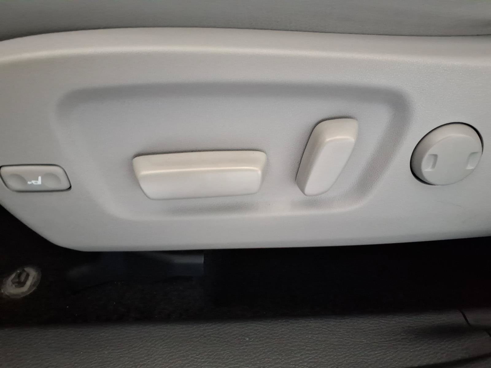 Used 2016 Toyota Highlander Limited w/ Driver Technology Package AWD/4WD image 25