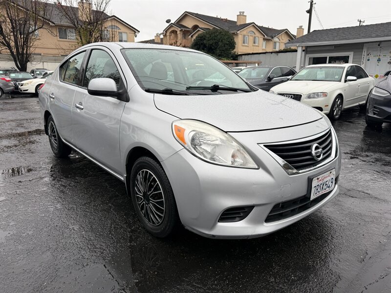 Used 2014 Nissan Versa SV image 3