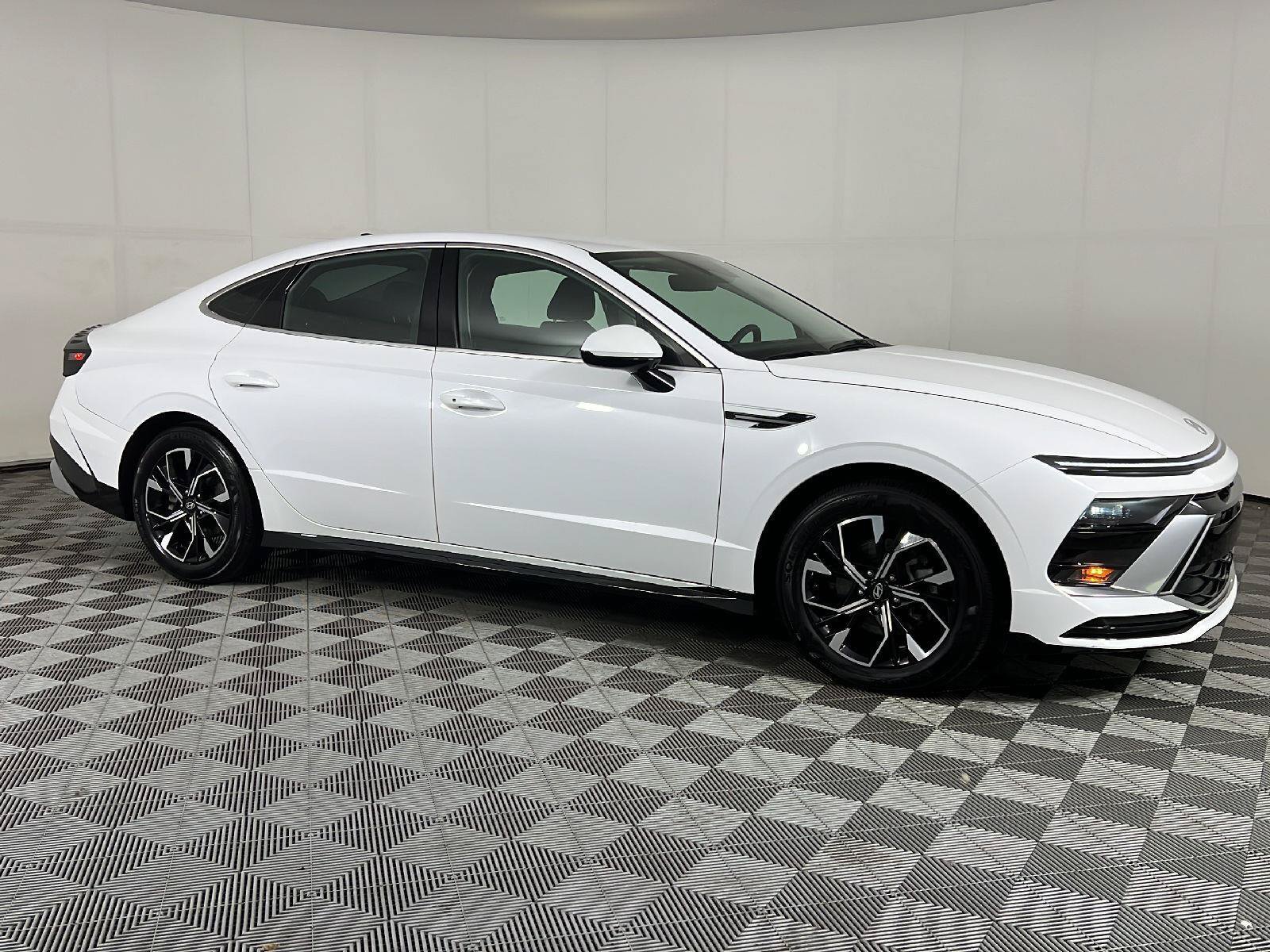 Used 2025 Hyundai Sonata SEL FWD image 4