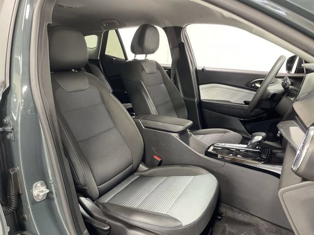 Certified 2025 Chevrolet Trax LT FWD image 27