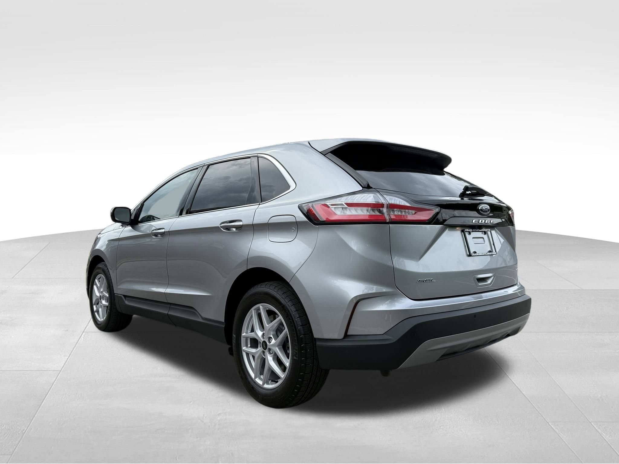 Used 2024 Ford Edge SEL w/ Convenience Package image 3