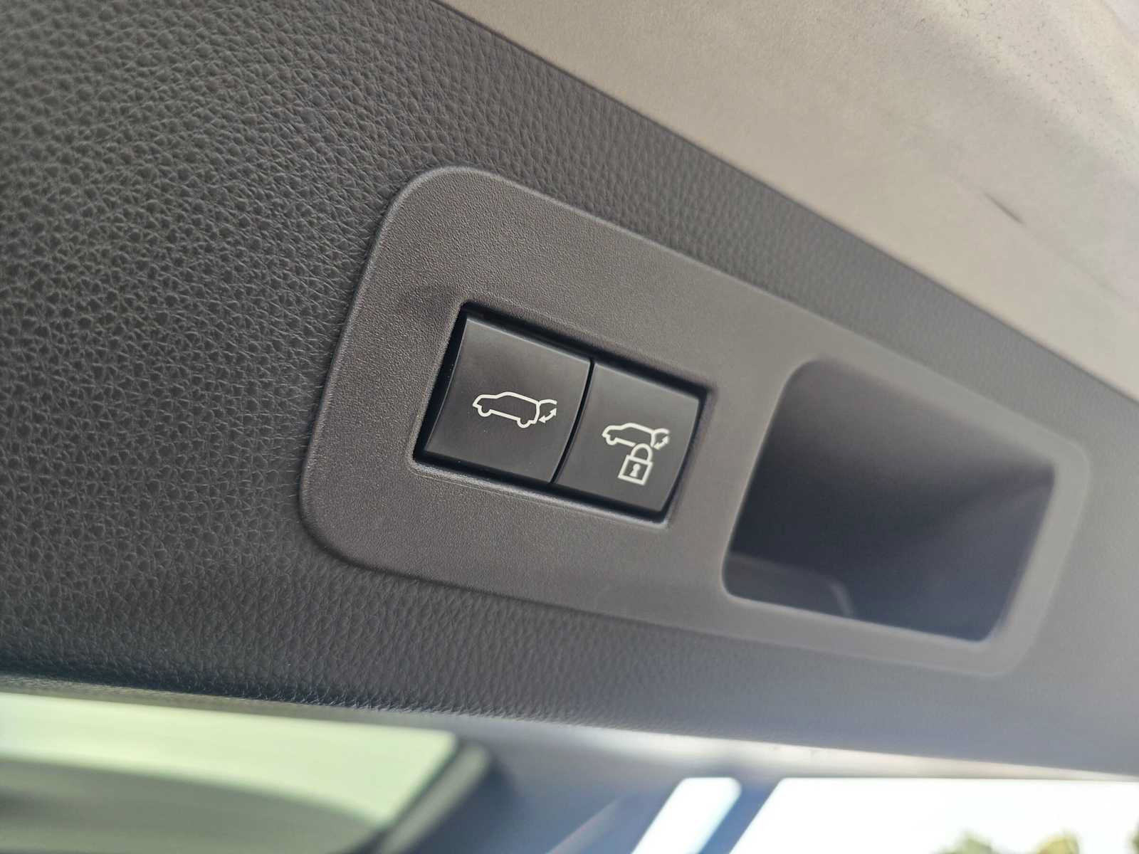Used 2022 Lexus LX 600 4WD w/ Appearance Package image 16