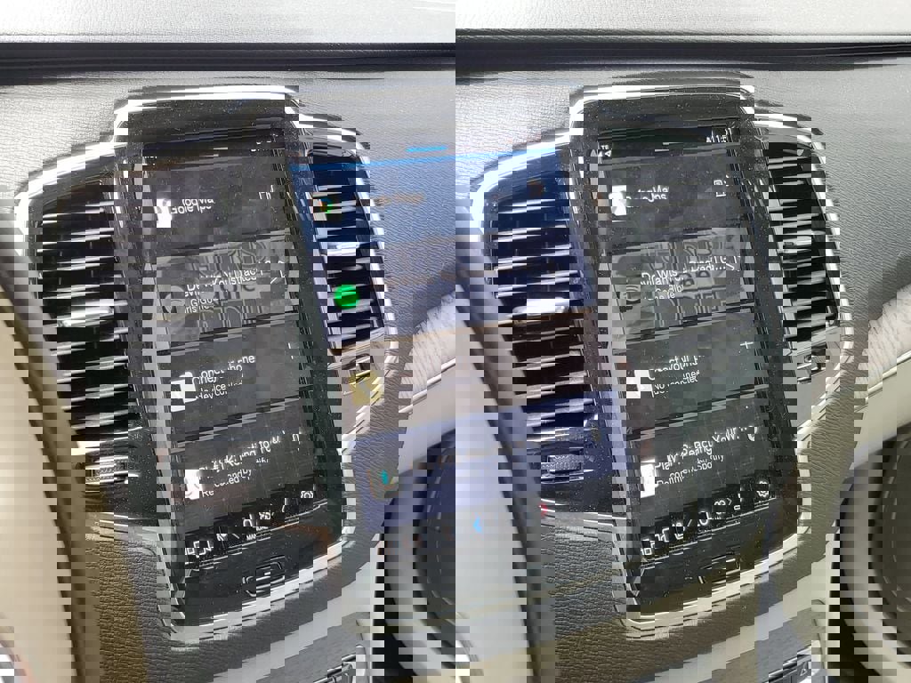 Used 2024 Volvo XC90 B6 Plus image 23