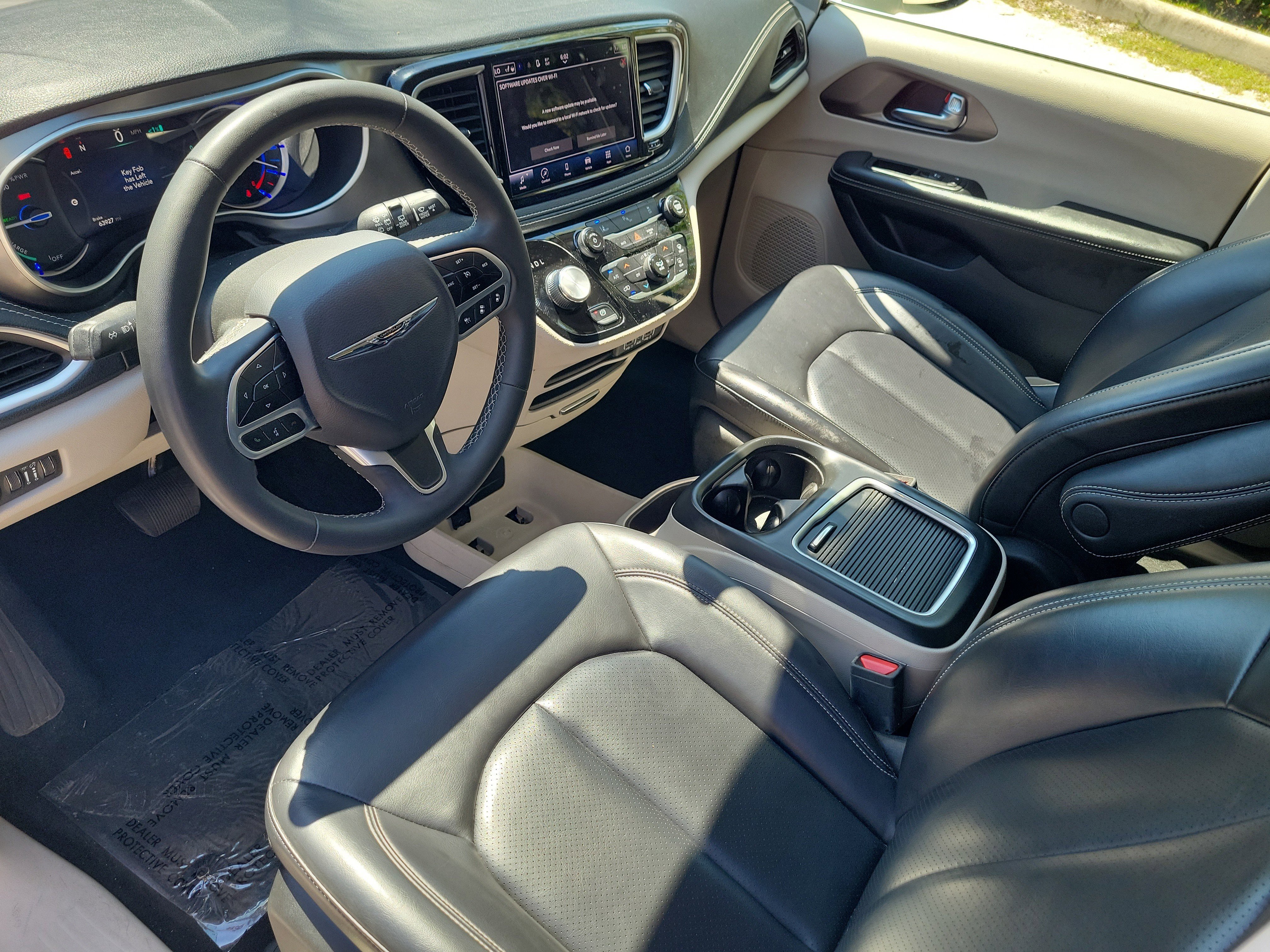 Used 2023 Chrysler Pacifica Touring-L image 18