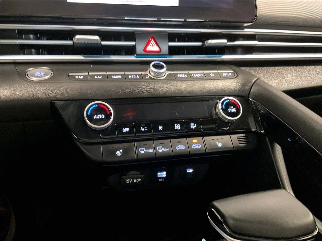 Used 2025 Hyundai Elantra Limited FWD image 26