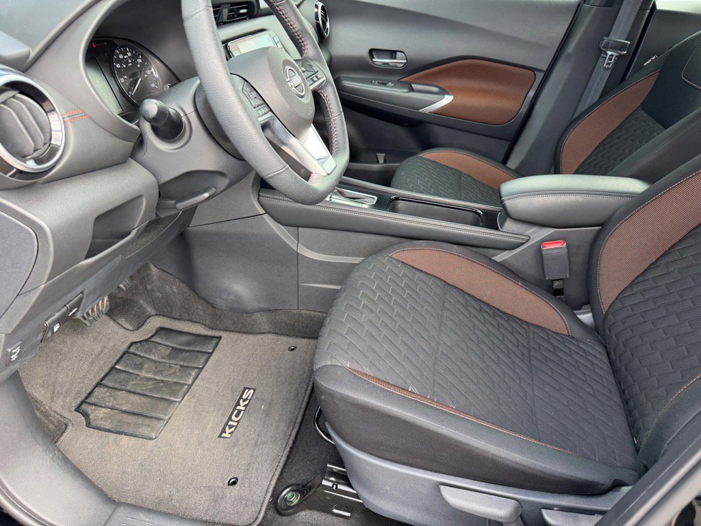 Used 2023 Nissan Kicks SR w/ Interior Electronics Package image 10