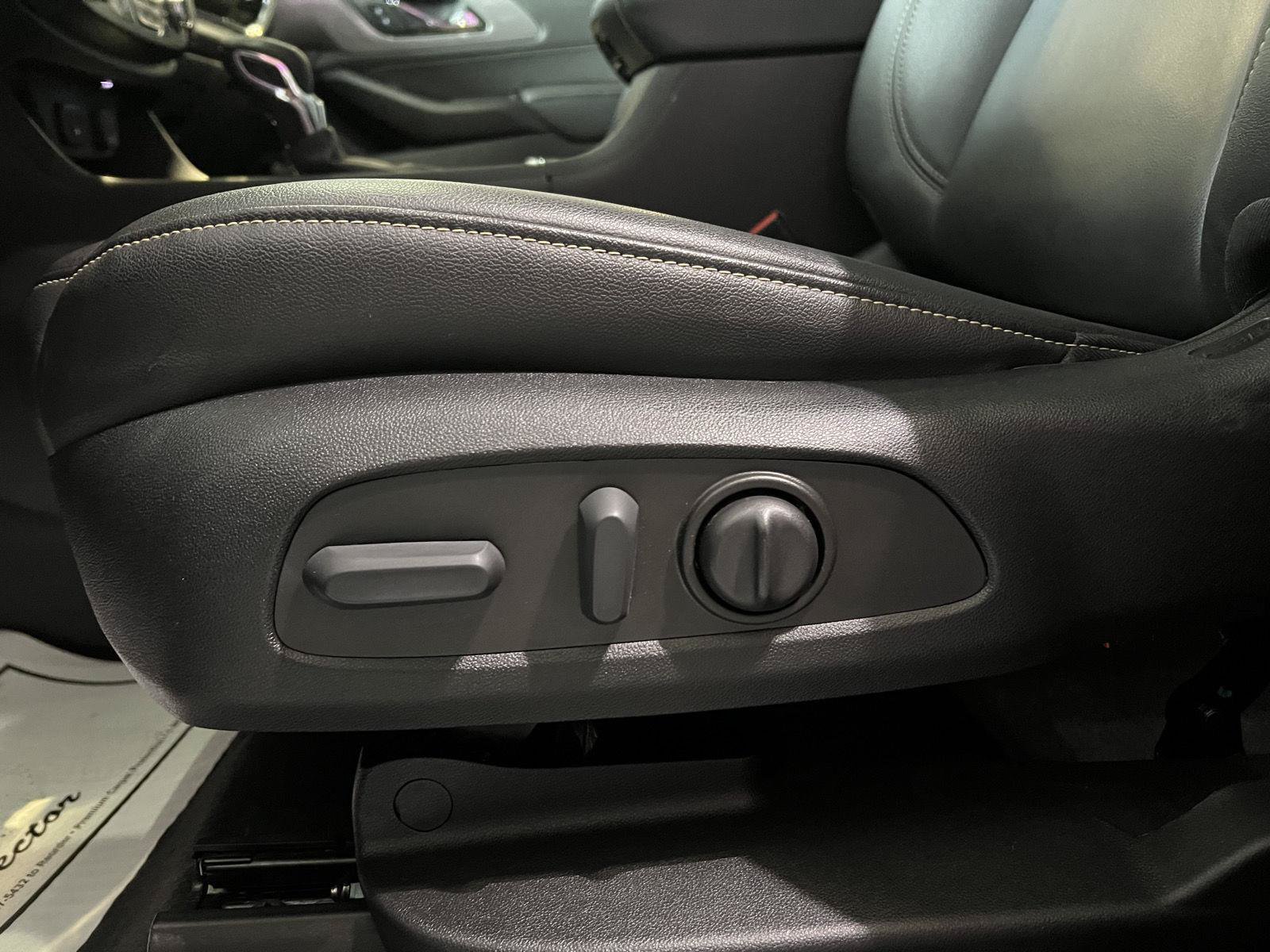 Used 2023 Chevrolet Traverse LT AWD/4WD image 13