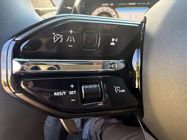 Used 2025 Aston Martin V8 Vantage Coupe image 16