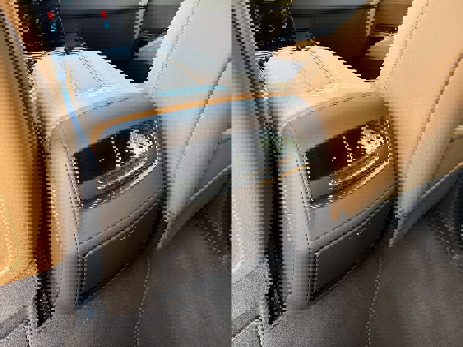 New 2025 Cadillac Escalade ESV Premium Luxury image 17