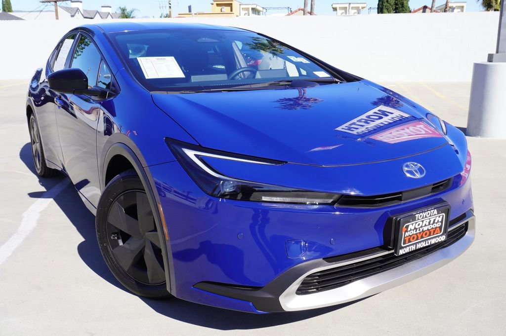 Used 2023 Toyota Prius Prime SE image 2