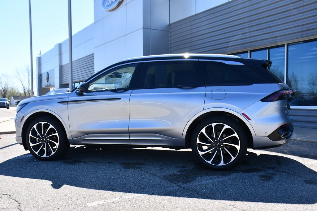 Used 2024 Lincoln Nautilus Black Label AWD/4WD image 3