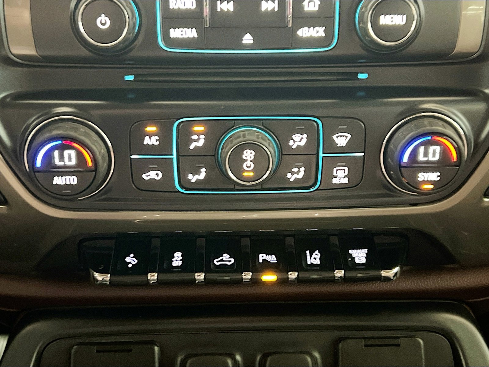 Used 2016 Chevrolet Silverado 2500 High Country w/ Duramax Plus Package AWD/4WD image 11