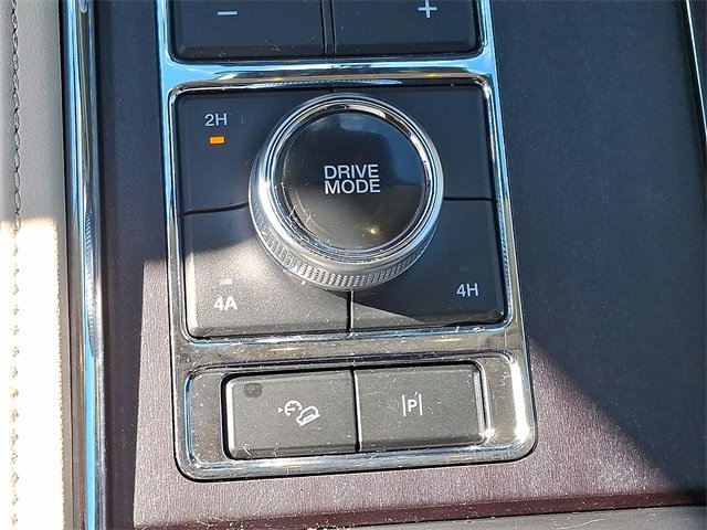Used 2024 Ford Expedition Platinum image 25