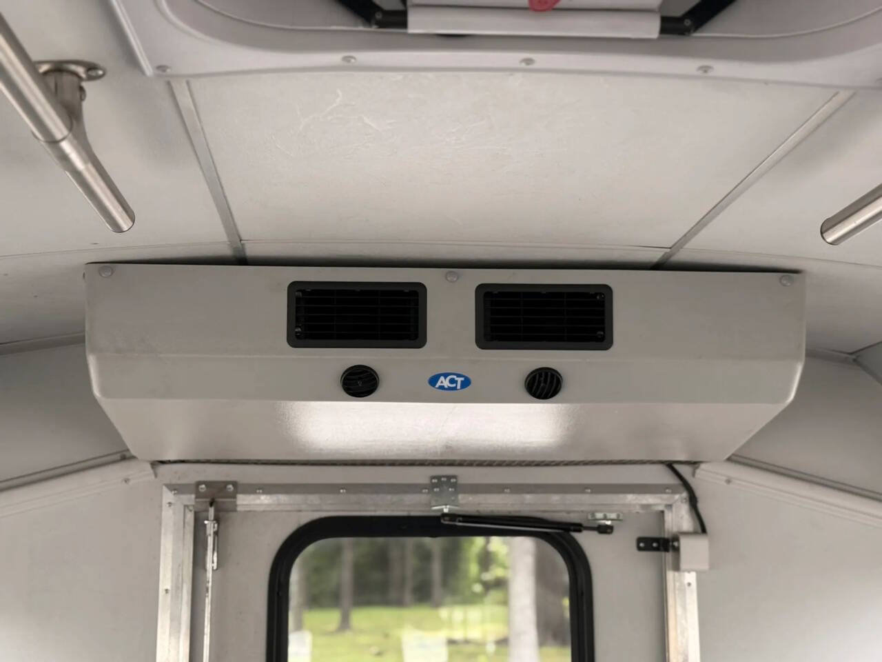 Used 2015 Ford E-350 and Econoline 350 Super Duty RWD image 15