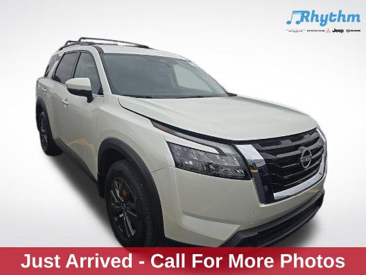 Used 2024 Nissan Pathfinder SV