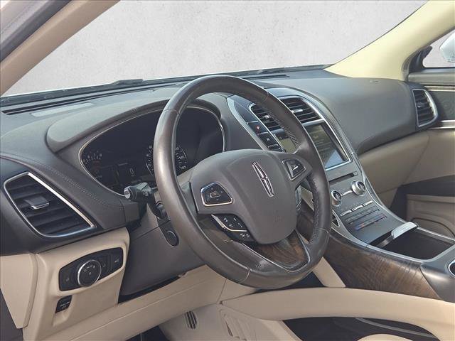 Used 2018 Lincoln MKX Reserve w/ Driver Assistance Package FWD image 12