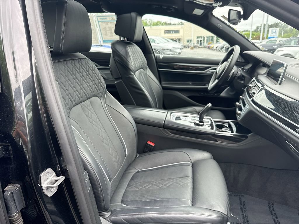Used 2022 BMW 750i xDrive w/ Executive Package AWD/4WD image 25