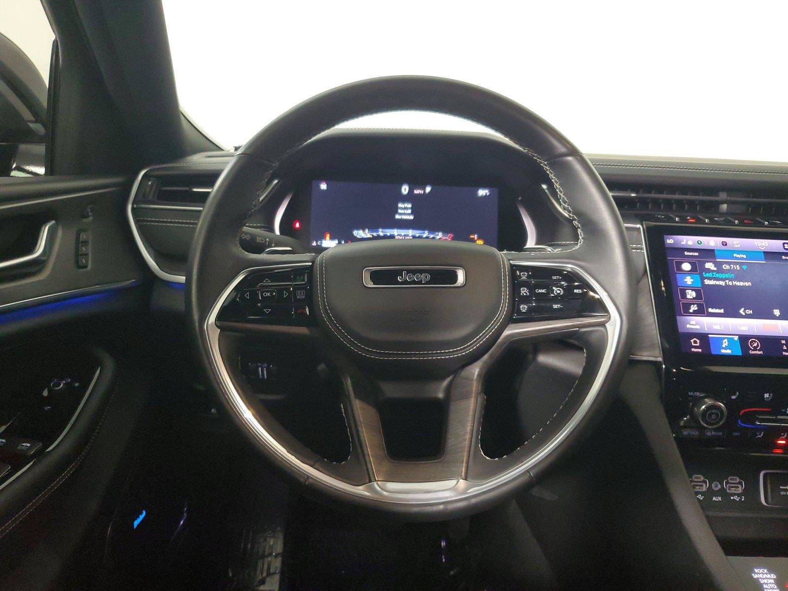 Used 2022 Jeep Grand Cherokee Overland w/ Luxury Tech Group IV AWD/4WD image 16