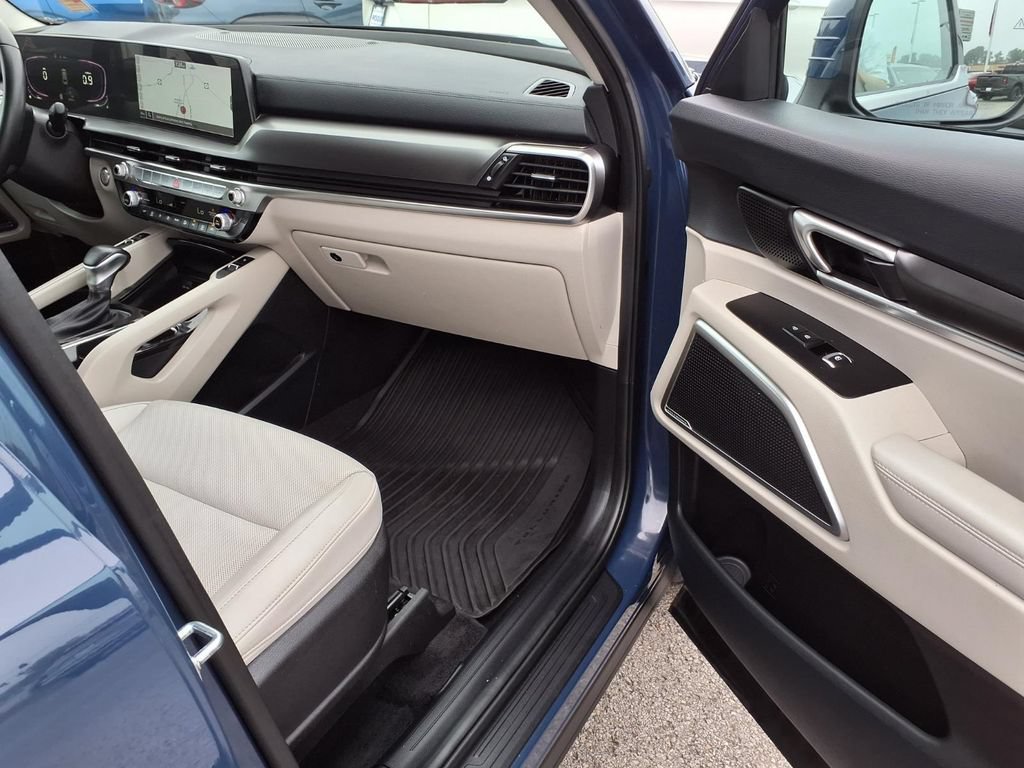 Used 2025 Kia Telluride S FWD image 28