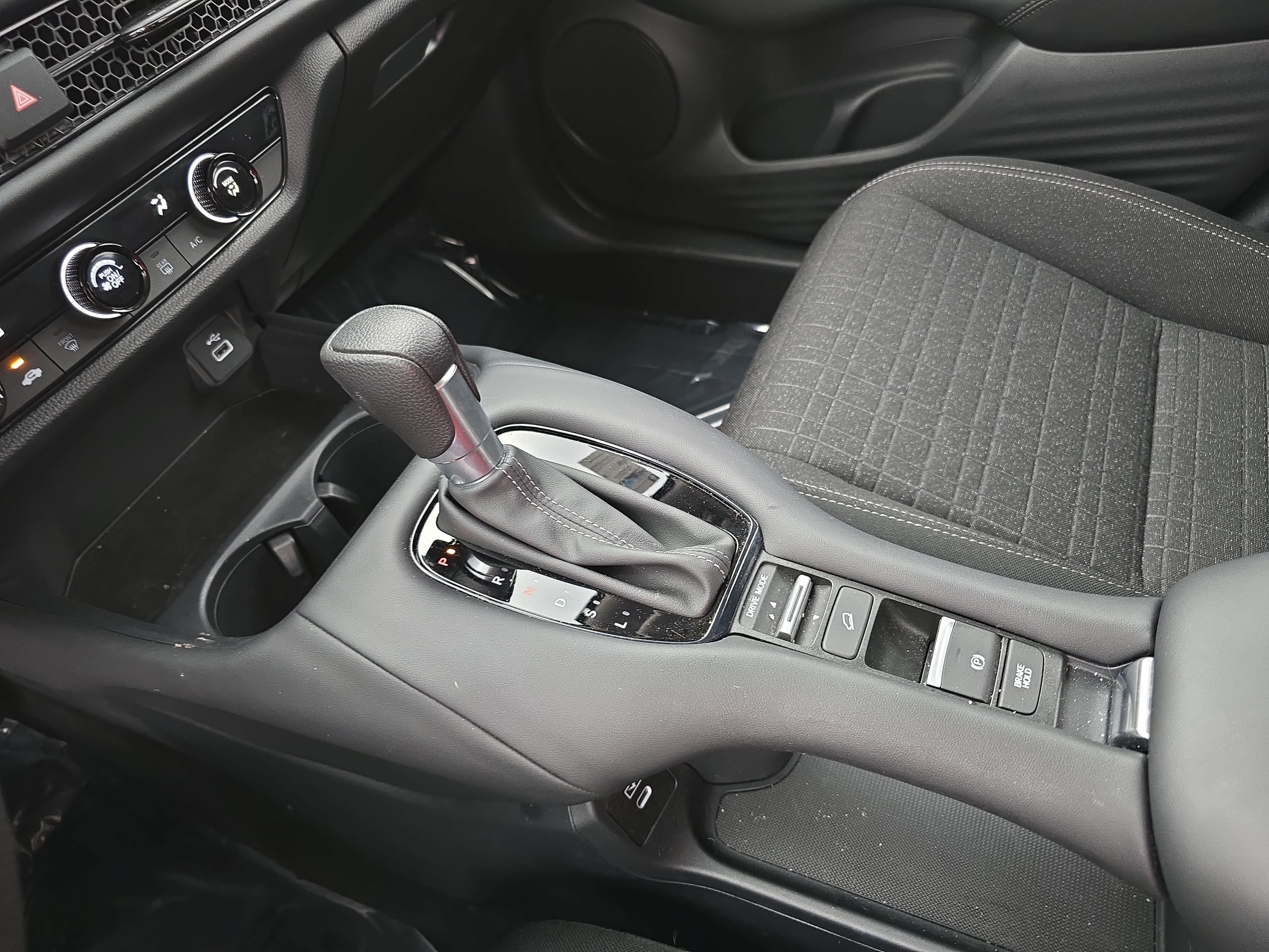 Certified 2025 Honda HR-V LX image 24