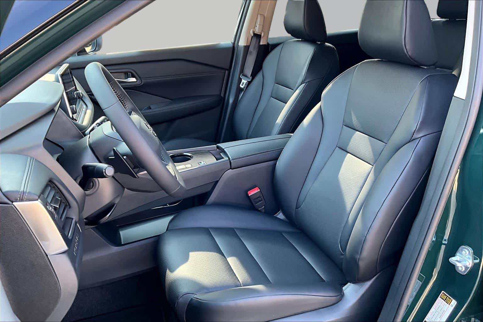New 2027 Nissan Rogue Dark Armor FWD image 9