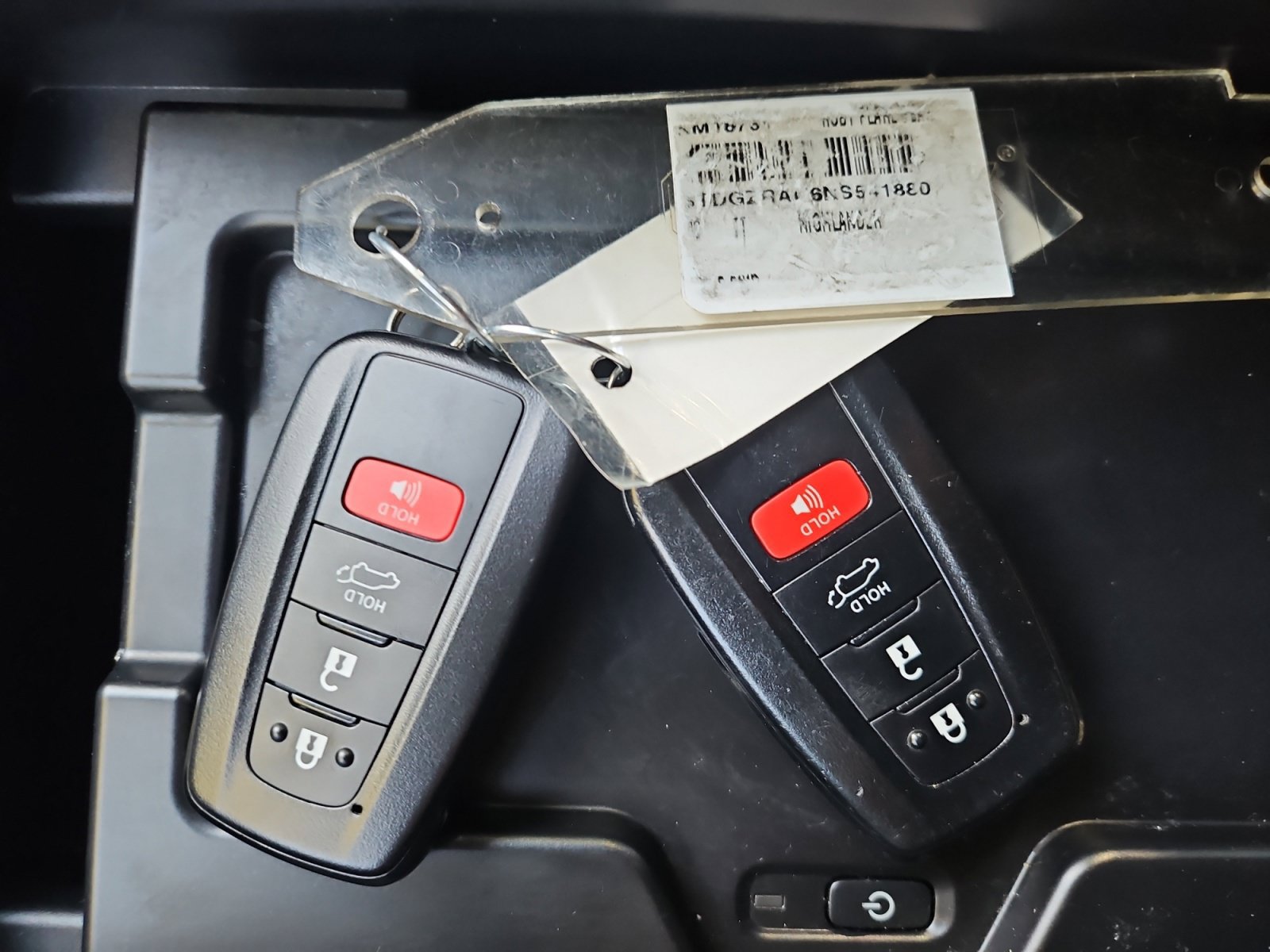 Used 2022 Toyota Highlander XLE FWD image 21