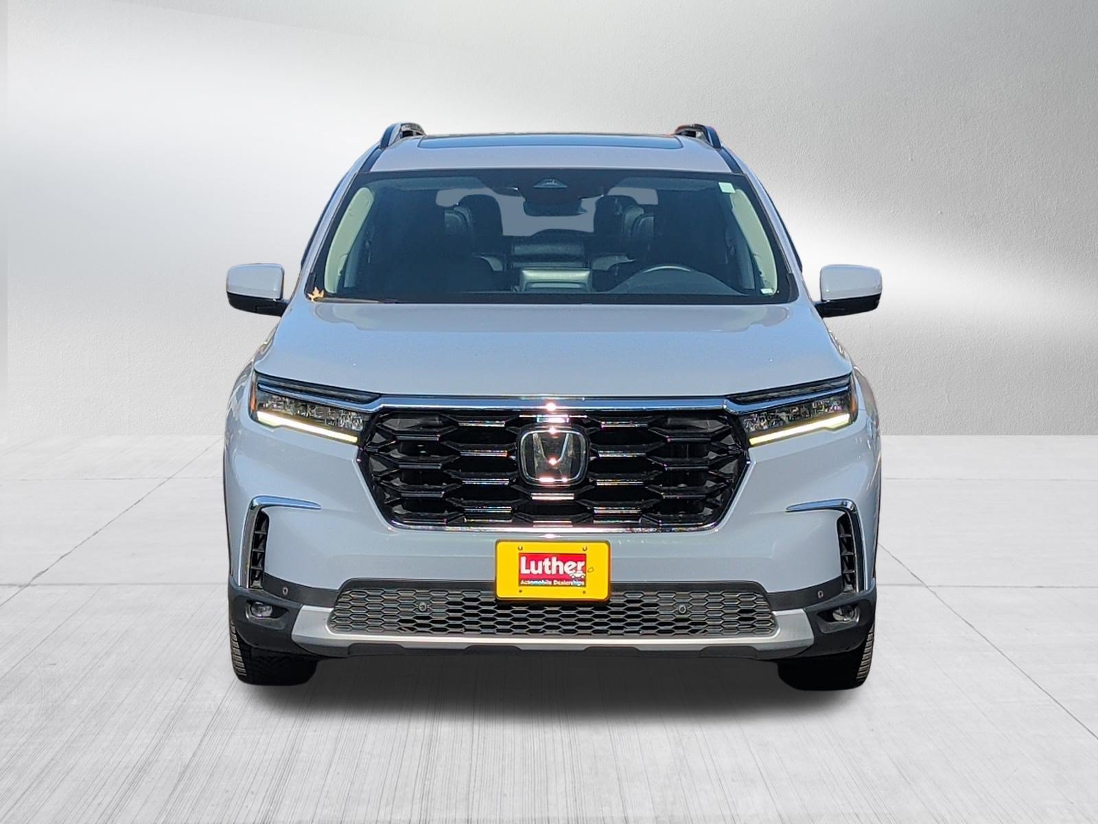 Used 2023 Honda Pilot Touring image 2