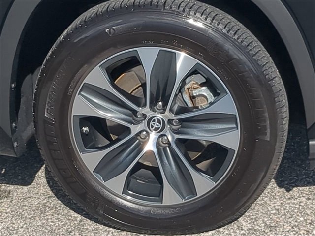 Certified 2022 Toyota Highlander XLE image 11