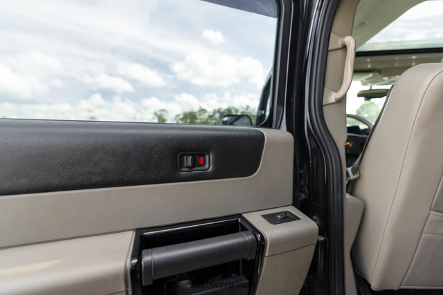 Used 2004 HUMMER H2 w/ Preferred Equipment Group image 46