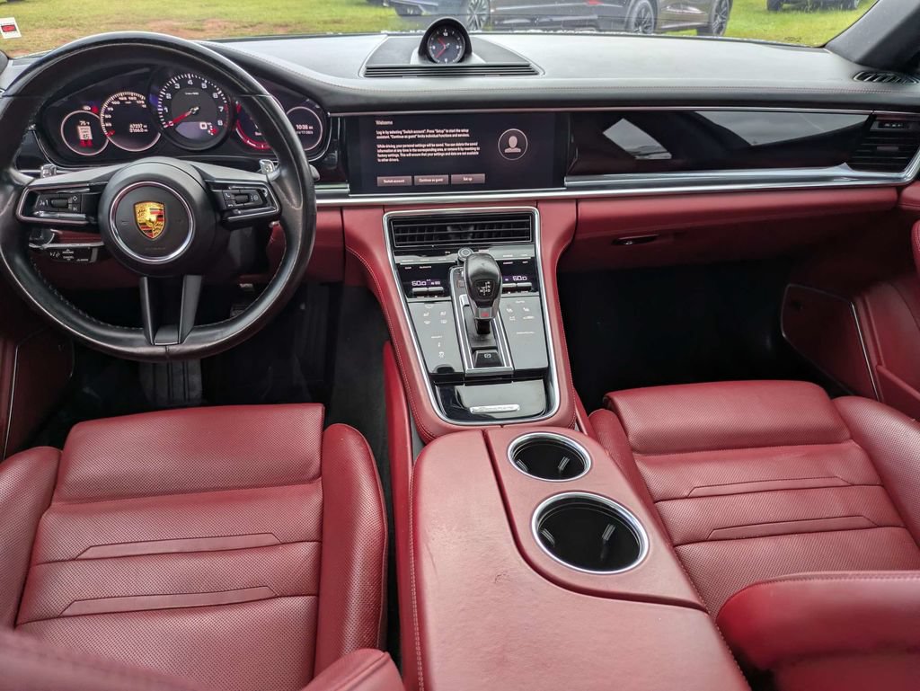 Used 2022 Porsche Panamera RWD image 17