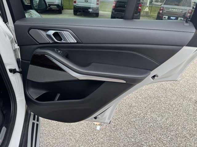 Used 2025 BMW X5 xDrive50e image 40