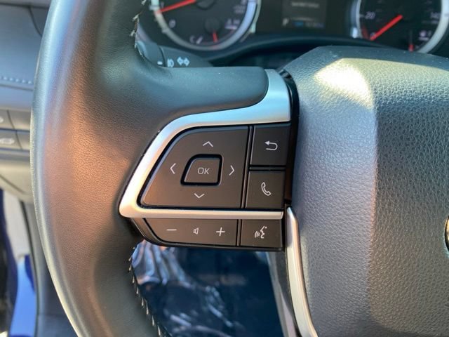 Used 2022 Toyota Highlander LE AWD/4WD image 19