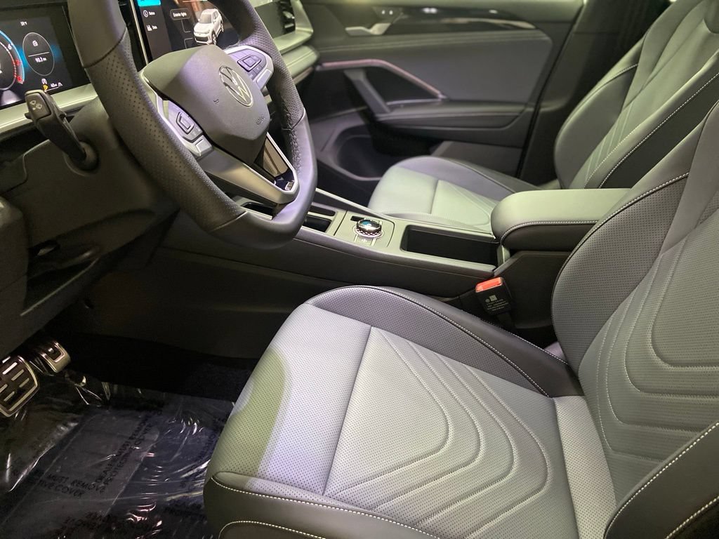 New 2026 Volkswagen Tiguan SE R-Line AWD/4WD image 4