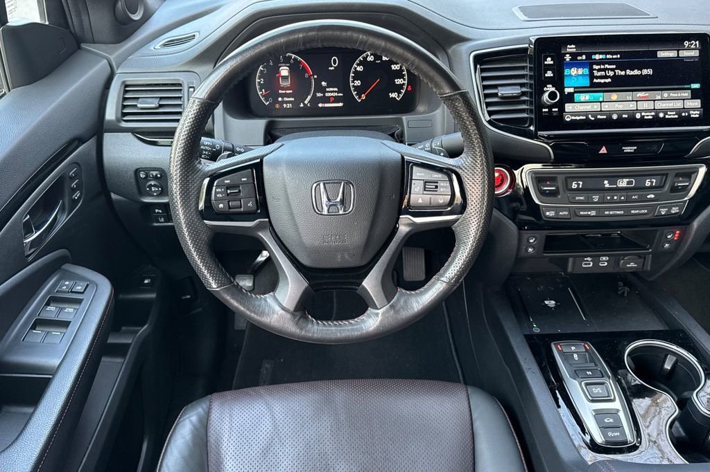 Certified 2025 Honda Ridgeline Black Edition image 12