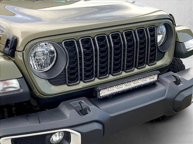Used 2025 Jeep Gladiator Sport AWD/4WD image 30
