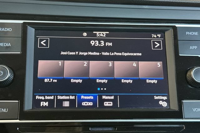 Used 2024 Volkswagen Jetta SE FWD image 19